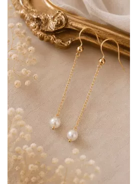 Boucles d'oreilles de mariée style minimaliste avec chaine fine et perle nacrée, pendantes - bijoux mariage- Magnolia