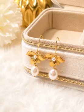 Boucles d’Oreilles Mariée – Fleur Dorée & Perle Nacrée Baroque | Mariage Vintage et Élégance- Ysoria
