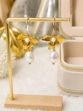 Boucles d’Oreilles Mariée – Fleur Dorée & Perle Nacrée Baroque | Mariage Vintage et Élégance- Ysoria