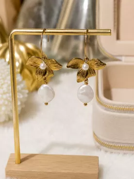 Boucles d’Oreilles Mariée – Fleur Dorée & Perle Nacrée Baroque | Mariage Vintage et Élégance- Ysoria