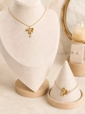 Parure Mariée Lys – Collier, Bracelet et Boucles d’Oreilles en Perles Nacrées