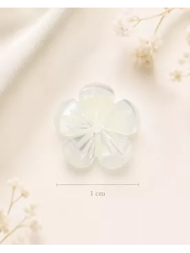 Collier de dos Florine – Bijou de dos mariée aux fleurs de nacre