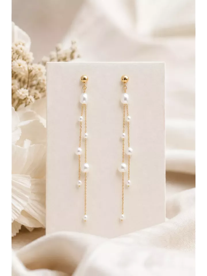 Boucles d’oreilles de mariée Céliane – Chaînes fines dorées et perles nacrées