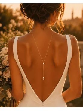 Collier de Dos Mariée Garance – Chaîne Fine & Perles