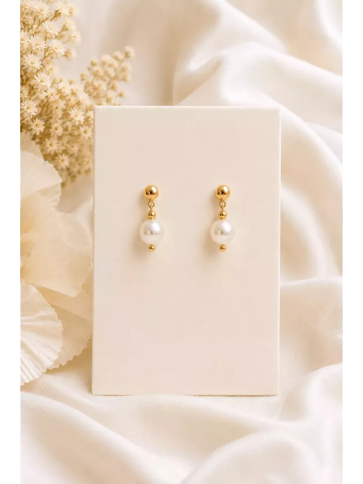 Boucles d’oreilles de mariée Manon – Perle nacrée et détails dorés