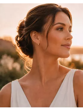 Boucles d’oreilles de mariée Manon – Perle nacrée et détails dorés
