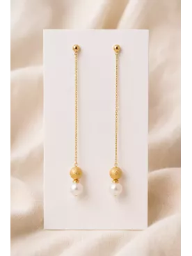 Boucles d’oreilles mariée Clélia – Boucles pendantes dorées fines avec perles nacrées, bijou de mariage élégant