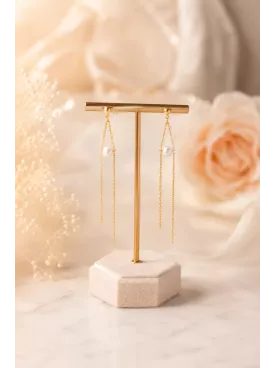 Boucles d’oreilles Calianne – Bijou de mariée doré avec chaînes fines et perle nacrée
