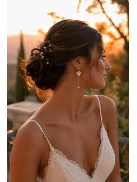 Boucles d’oreilles de mariée Églantine – Fleurs nacrées et perles d’eau douce