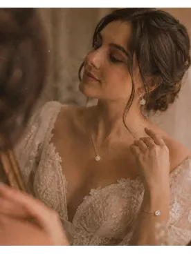 Parure Nacéline – Collier, Bracelet & Boucles Fleur en Nacre | Bijoux Mariée Élégants et Raffinés