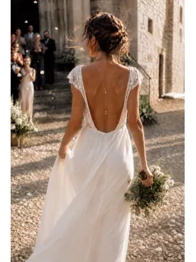 Collier de dos mariée Soline – Une seule chaîne fine ornée de perles délicates