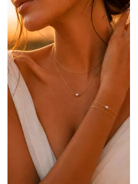 Collier de mariée Cassiopée – Double chaîne dorée délicate avec perle nacrée