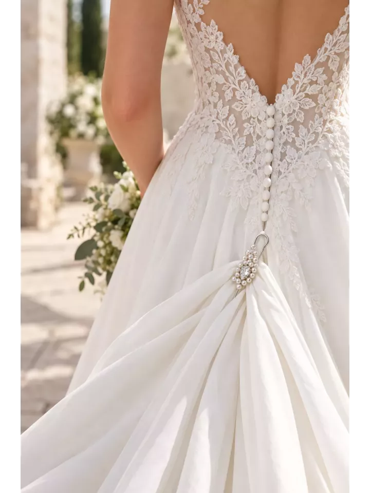 Broche attache-traîne de mariée argentée avec perles nacrées et cristal – Nerissa
