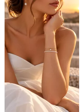Bracelet de mariée doré à trois rangs, perles nacrées et détails dorés- Sidonie