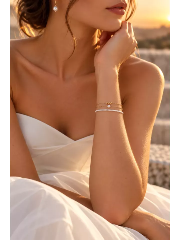 Bracelet de mariée doré à trois rangs, perles nacrées et détails dorés- Sidonie