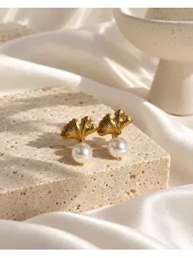 Boucles d’oreilles de mariée en feuilles de ginkgo dorées et perles nacrées- L’Orée