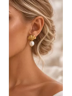 Boucles d’oreilles de mariée en feuilles de ginkgo dorées et perles nacrées- L’Orée