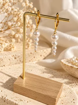 Boucles d’oreilles de mariée pendantes à perles nacrées et dormeuses rectangulaires dorées en or fin- Sélénia