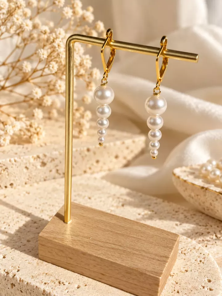 Boucles d’oreilles de mariée pendantes à perles nacrées et dormeuses rectangulaires dorées en or fin- Sélénia