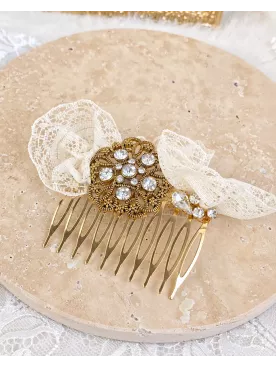 Peigne de mariée Odette – Dentelle ivoire, bijou doré et cristaux | Accessoire cheveux vintage chic