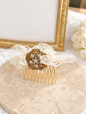 Peigne de mariée Odette – Dentelle ivoire, bijou doré et cristaux | Accessoire cheveux vintage chic