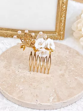 Peigne de mariée L’Aube – Fleurs blanches, feuilles dorées et perles nacrées | Bijou de cheveux romantique
