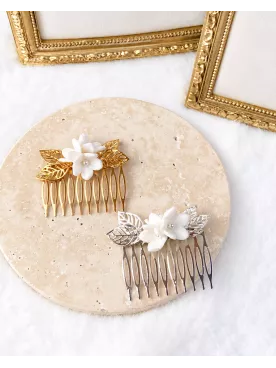 Peigne à cheveux de mariée fleuri, doré ou argenté, fleurs blanches et feuillages –  Eulalie