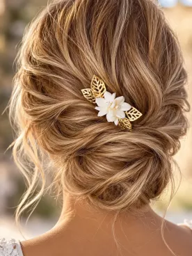 Peigne à cheveux de mariée fleuri, doré ou argenté, fleurs blanches et feuillages –  Eulalie